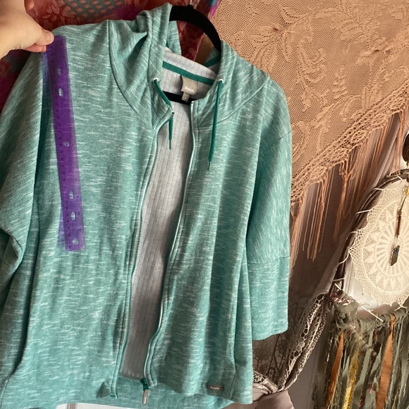 Size medium bench, T-shirt, hoodie teal colour lightweight good condition! - Picture 7 of 7